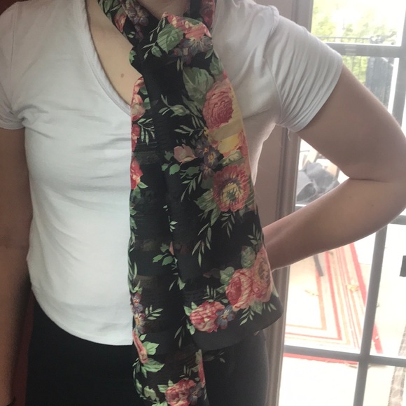 🌺🌸Gorgeous Federico Porta Italian Scarf🌸🌺 - Picture 1 of 5